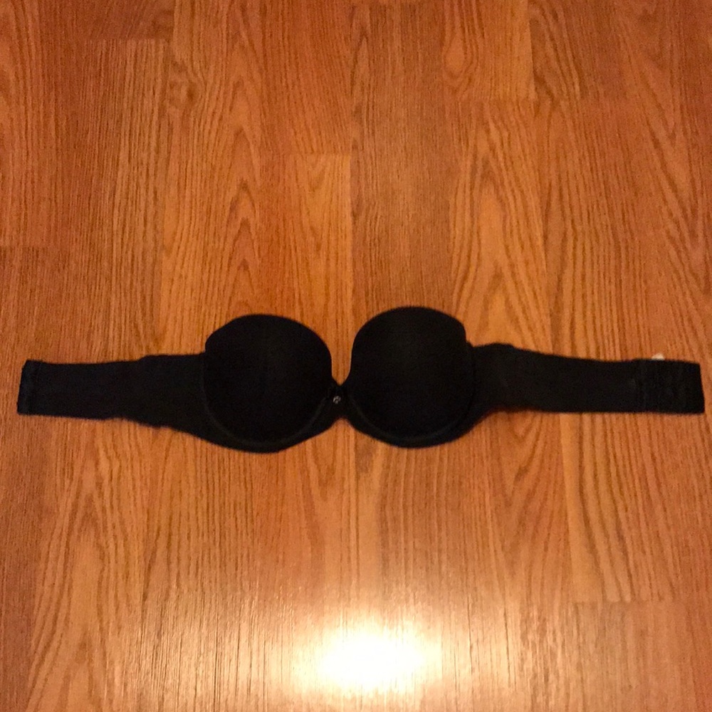 Chantelle Strapless Black Push Up Bra 32D in EUC! Super flattering!